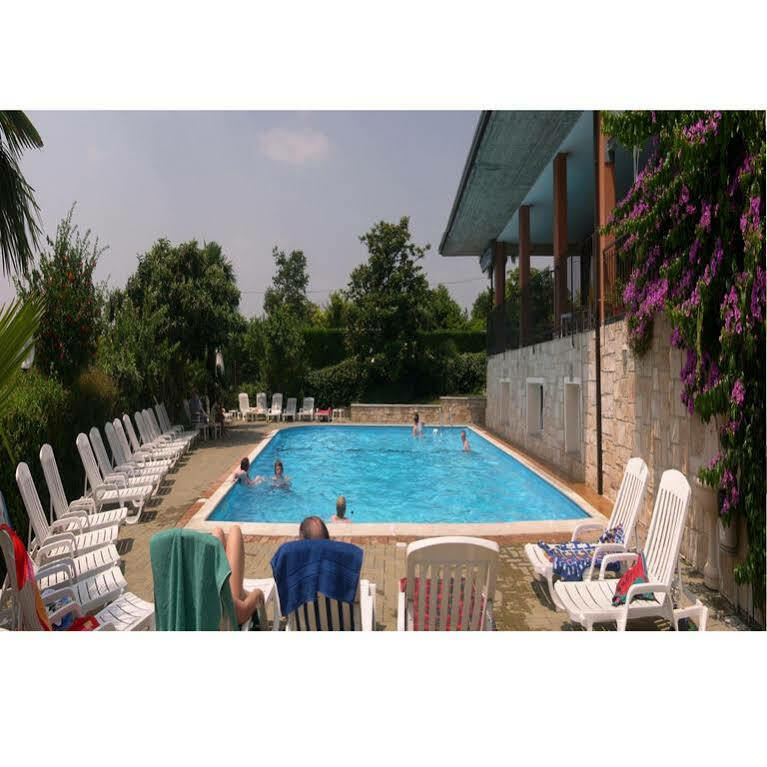 Residence Miralago Rooms & Apartments Manerba del Garda Exterior foto